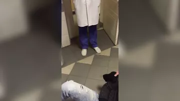 "Спокойно присели": в России врач попросил подождать истекающего кровью мужчину