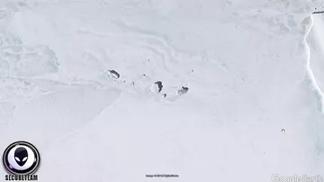 В Антарктиде из под снега выглянула летающая тарелка