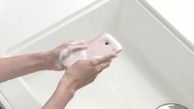 Yeni smartfonu sabunla yumaq olar