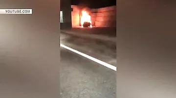 Водитель врезался в стену и сгорел заживо в Сочи