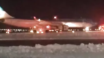 Самолет загорелся при взлете в аэропорту Нью-Йорка