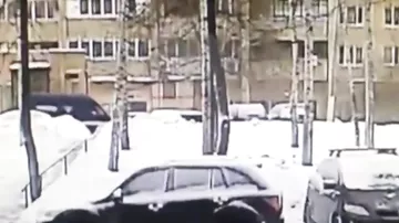 Камера сняла момент нападения на инкассаторов в Москве