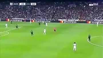 На гол "Наполи" с 35 метров "Реал" ответил суперударом с 30