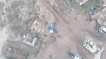 Опубликовано видео, где дроны ИГИЛ сбрасывают взрывпакеты