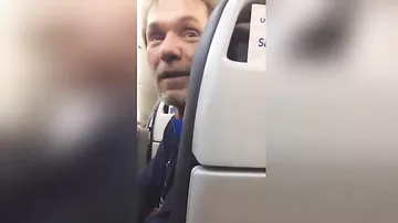 Американца сняли с рейса из-за его расистских выпадов в адрес других пассажиров
