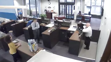 Охранник застрелил грабителя банка