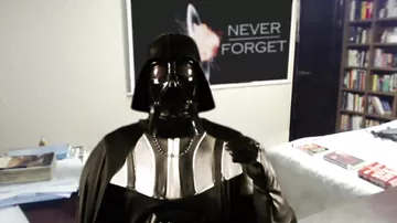 На вирусное видео BBC сделали пародию с Дартом Вейдером и дроидами