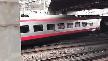 В Швейцарии пассажирский поезд сошел с рельсов