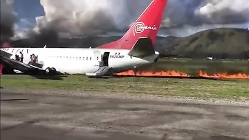 Самолет загорелся при посадке, 25 раненых