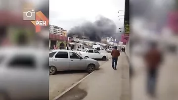 Крупный пожар охватил рынок в Махачкале
