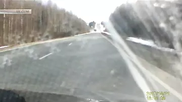 Взглянуть в глаза смерти: водитель снял на видео летящий на него грузовик