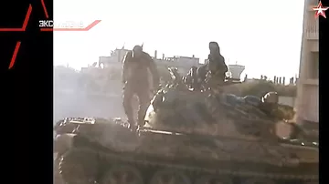 Танкист против снайпера: кадры ожесточенных боев на юге Сирии