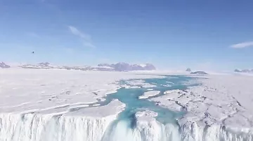 Ученые показали реку Антарктиды