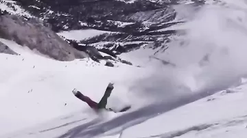 Неудачный прыжок лыжницы шокировал зрителей