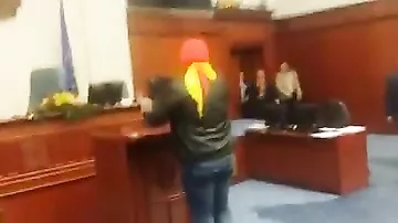 Makedoniyə parlamentində qarşıdurma