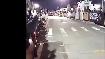 Видео страшной аварии с десятками велосипедисток во время гонки в США
