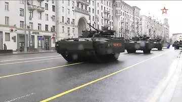 Боевая техника встала в центре Москвы перед Парадом