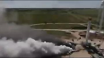 SpaceX впервые испытала ракету тяжелого класса