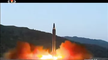 Diktator yeni raketini sınadı