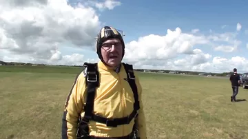 101-летний англичанин побил рекорд, став самым старым в мире парашютистом -1