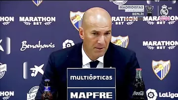 Игроки «Реала» сорвали пресс-конференцию Зинедина Зидана, плеснув ему в лицо шампанским