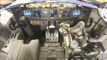 Робот стал вторым пилотом в Boeing-737