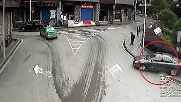 В Китае автомобиль наехал на ребёнка