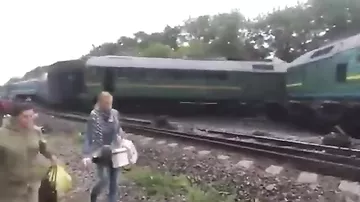 На Украине поезд столкнулся с локомотивом, есть пострадавшие