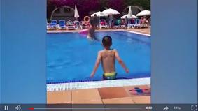5-летний мальчик без ног запретил родителям помогать ему и научился плавать сам