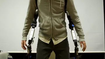 В Японии создали управляемые ногами роборуки