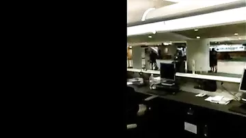 Мужчину, угрожавшего полицейским оружием, задержали в аэропорту Орландо