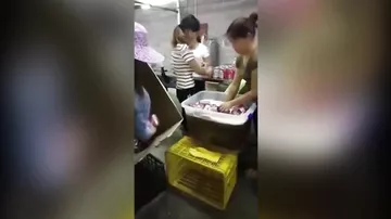 Pivə zavodunda çəkilən iyrənc görüntülər dəhşətə gətirir