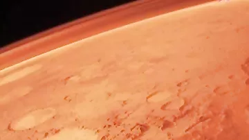 В южном полушарии Марса спутник HiRISE обнаружил огромную дыру