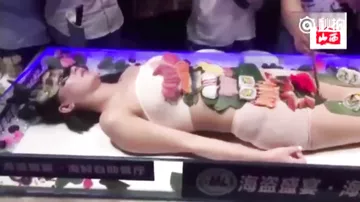 Суши-модель избила клиента, который пощупал её во время ужина с тела