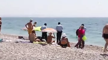 Rus turist 3 saat dənizdən çıxmayınca dərhal polisə XƏBƏR VERİLDİ