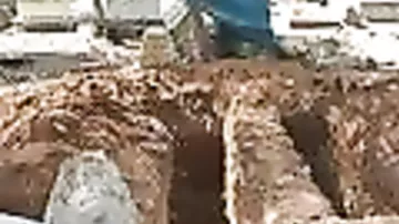 Anasının yerinə başqasını dəfn etdi