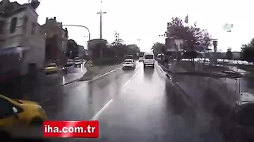 Неожиданный случай произошел с пешеходом, когда тот переходил дорогу