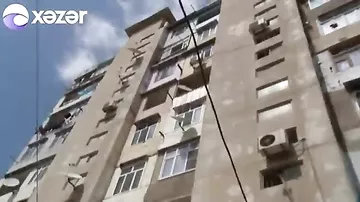 В Баку ребенок упал с шестого этажа и остался жив