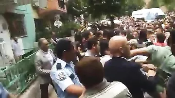 İki qızı ölən qadın qonşunun uşağını öldürüb sandıqda gizlətdi