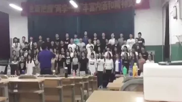 В Китае во время репетиции хора развалилась сцена