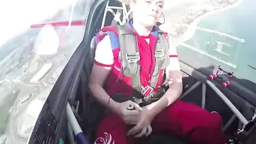 Крутая пилотесса