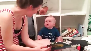 Малыш, который очень любит книжки