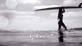 Красавица Тиа Бланко катает на сёрфе