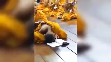 Мальчику буддисту явно не интересно