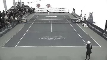 Теннис среди заснеженных Альп