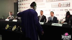 Тайсон Фьюри явился в костюме Бэтмена и пообещал Кличко судьбу Джокера