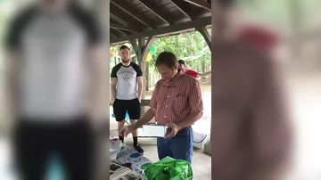 Страдающий дальтонизмом мужчина не смог сдержать слез, впервые увидев мир в цвете