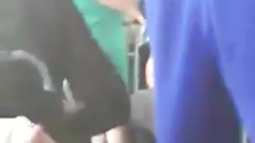 Qısa ətək geyinən qadını döydülər, ərini isə