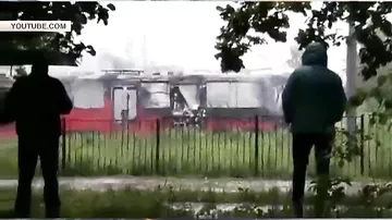 Трамвай в Казани вспыхнул из-за удара молнии