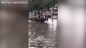 Мужчина решил подзаработать на горе людей, пострадавших от паводка в Пекине